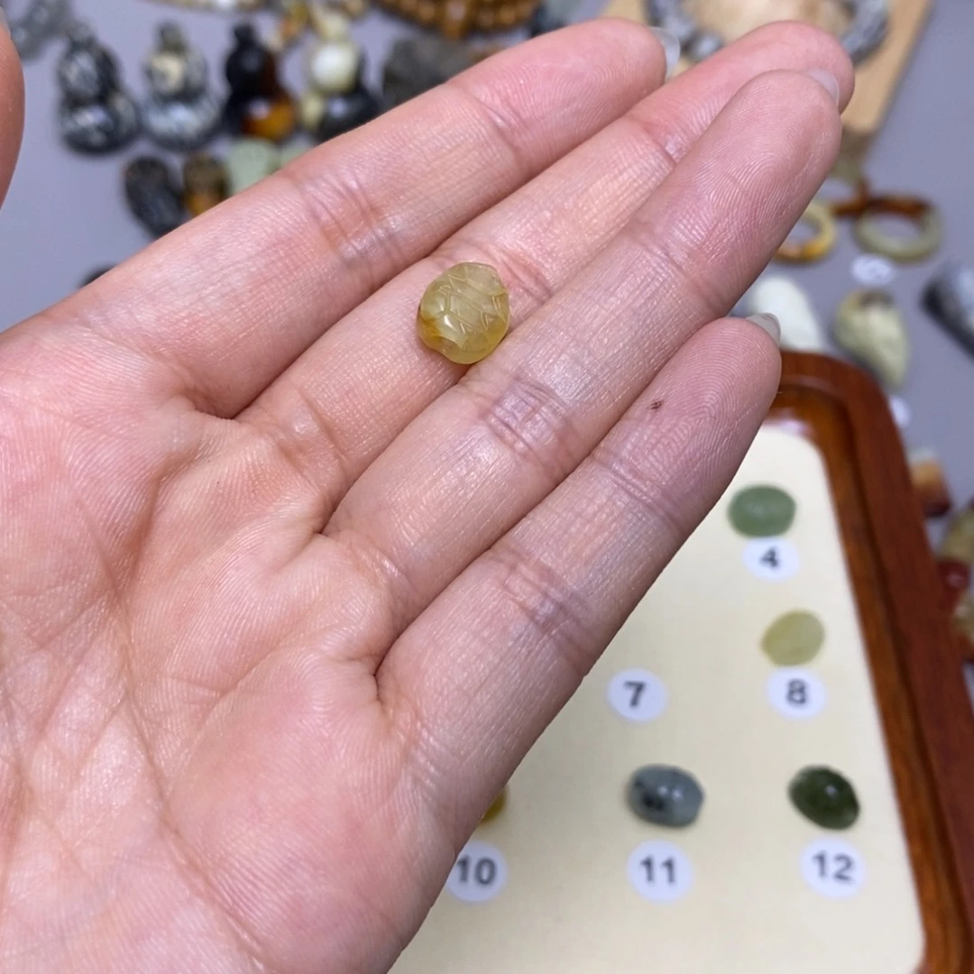 蛇纹石玉未镶嵌配饰青**棉