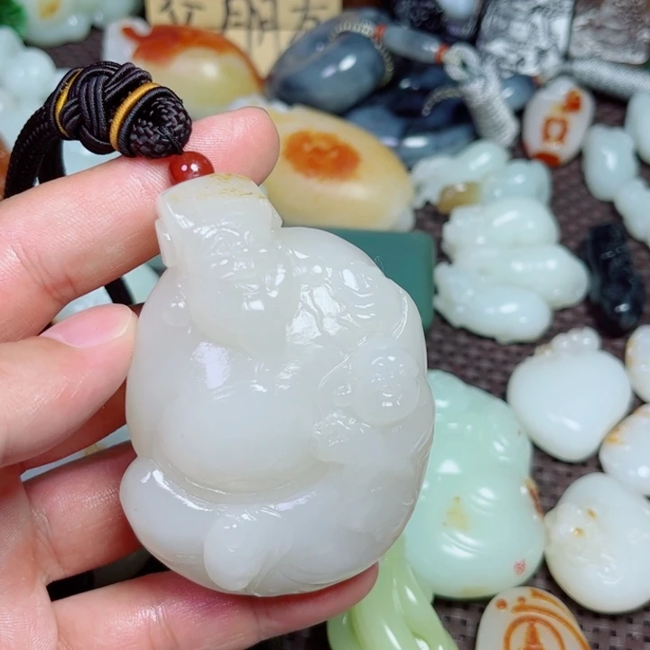 和田玉未镶嵌颈饰