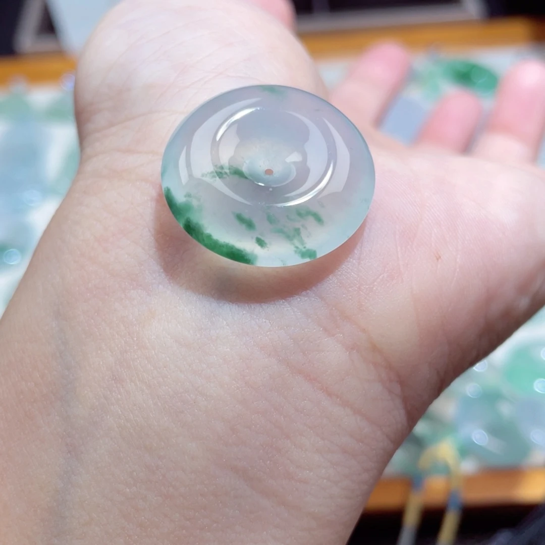 颈饰未镶嵌翡翠平安扣