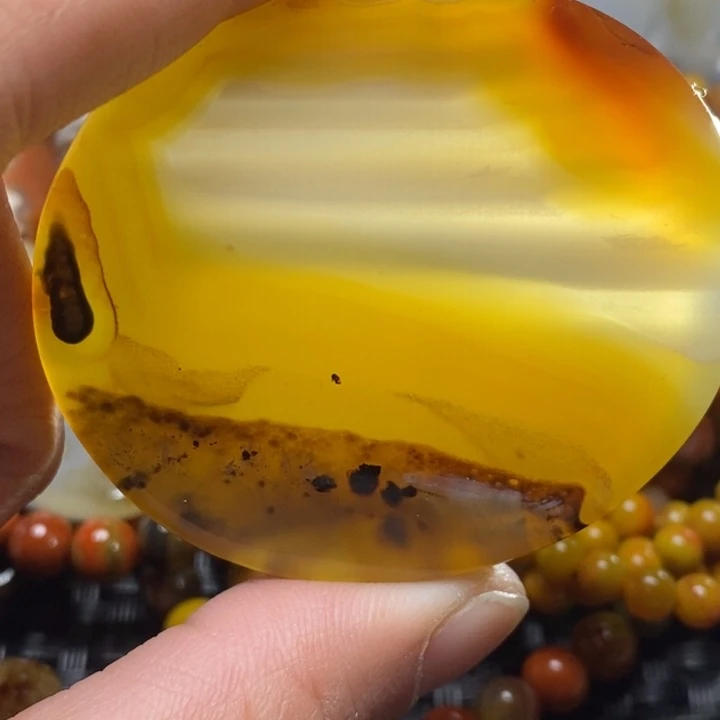 玛瑙/玉髓颈饰未镶嵌五****?