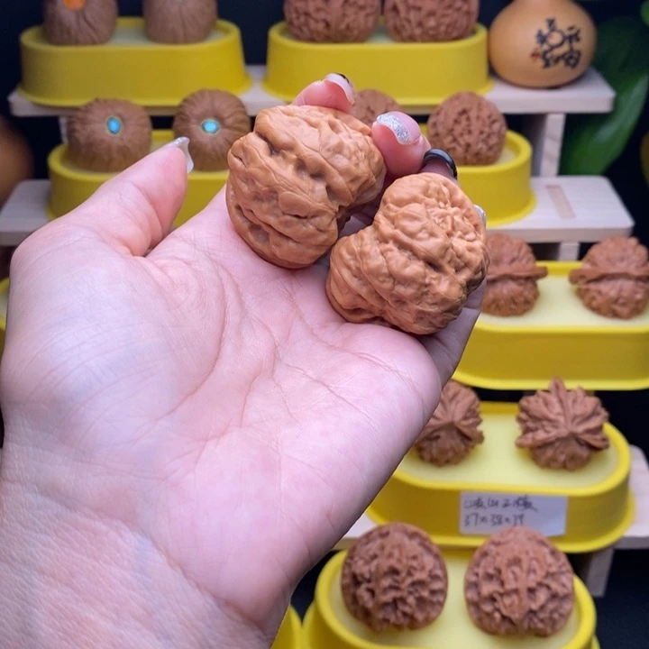 把件文玩核桃肉蛙40油蜡皮质手感好