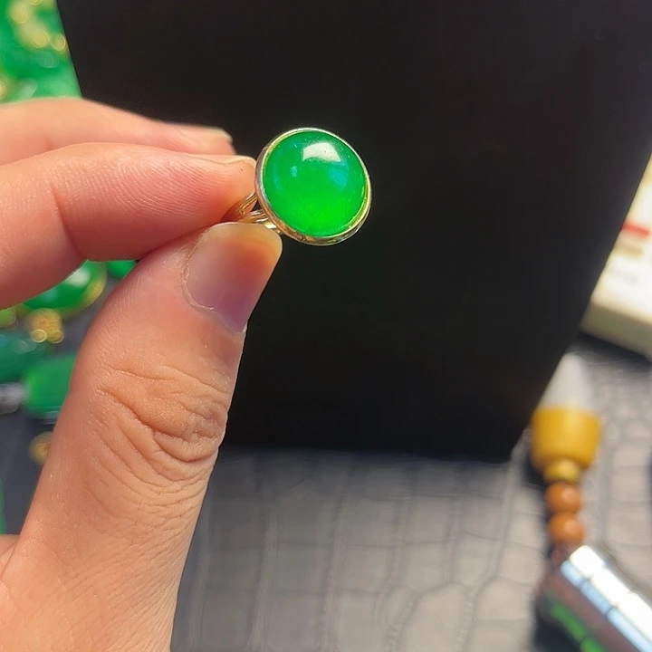 颈饰14K金镶嵌翡翠戒指