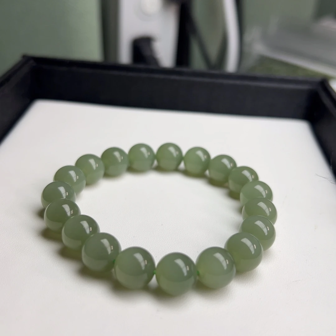 ****刈未镶嵌手链和田玉湖水蓝