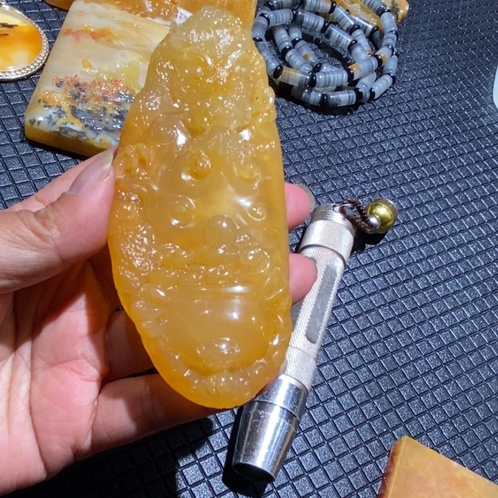 石英质玉（黄龙玉）未镶嵌颈饰