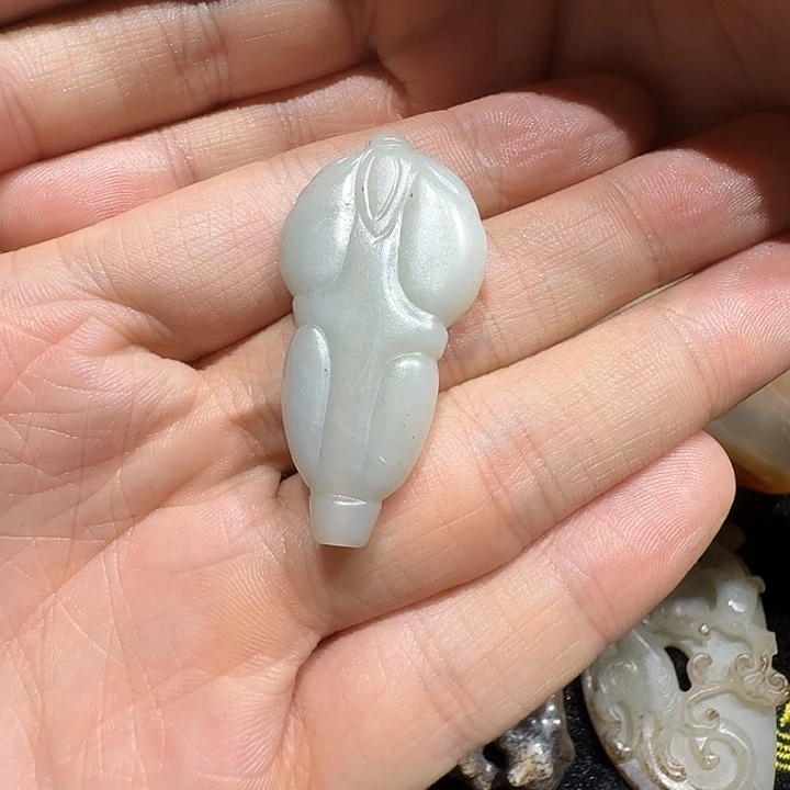 颈饰未镶嵌和田玉青*