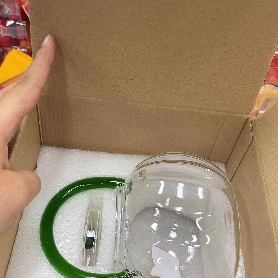 搪瓷杯子里还有很多东西