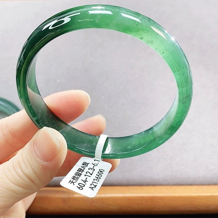 翡翠未镶嵌手镯（圆镯）