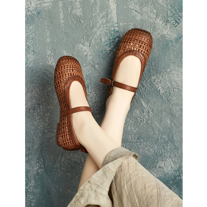 2025春夏新款英伦风真皮圆头镂空便携扣带女鞋平跟软底单鞋