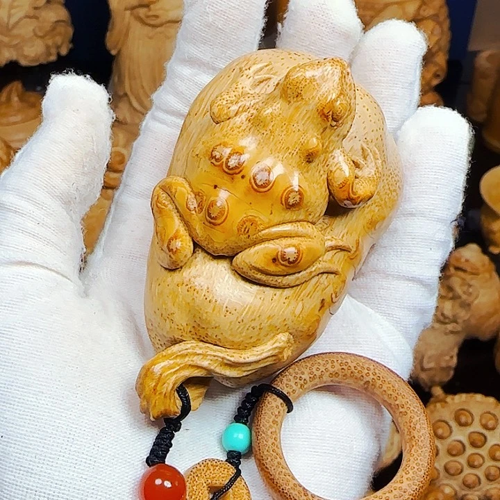 杨***竹根竹根雕作品。