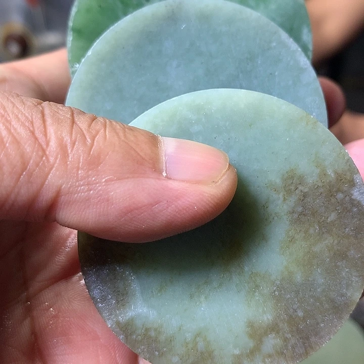 颈饰未镶嵌和田玉（糖玉）