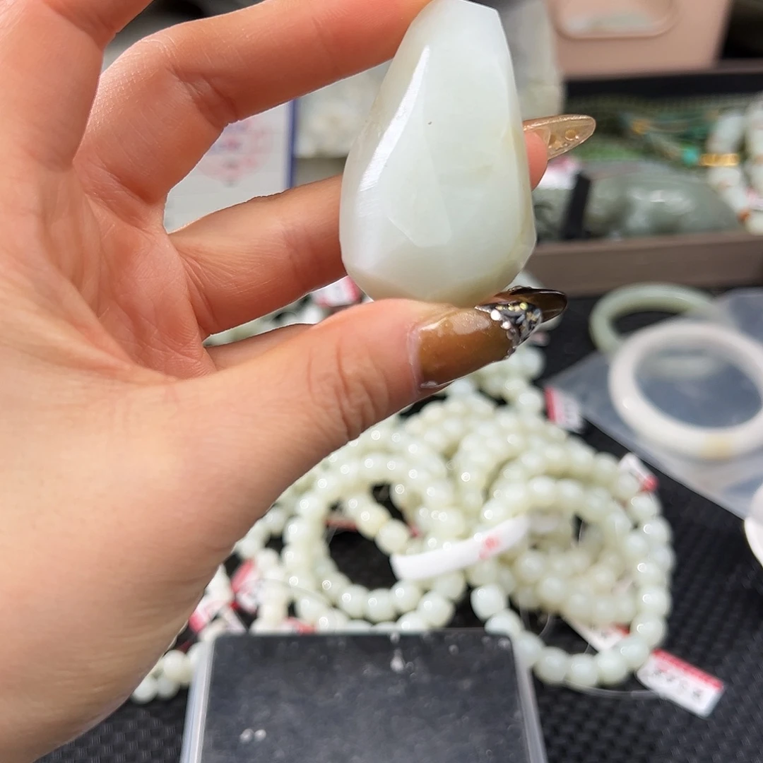 和田玉未镶嵌珠宝半成品