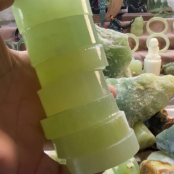 闻***语蛇纹石玉未镶嵌摆件