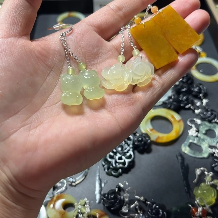 蛇纹石玉合金耳饰