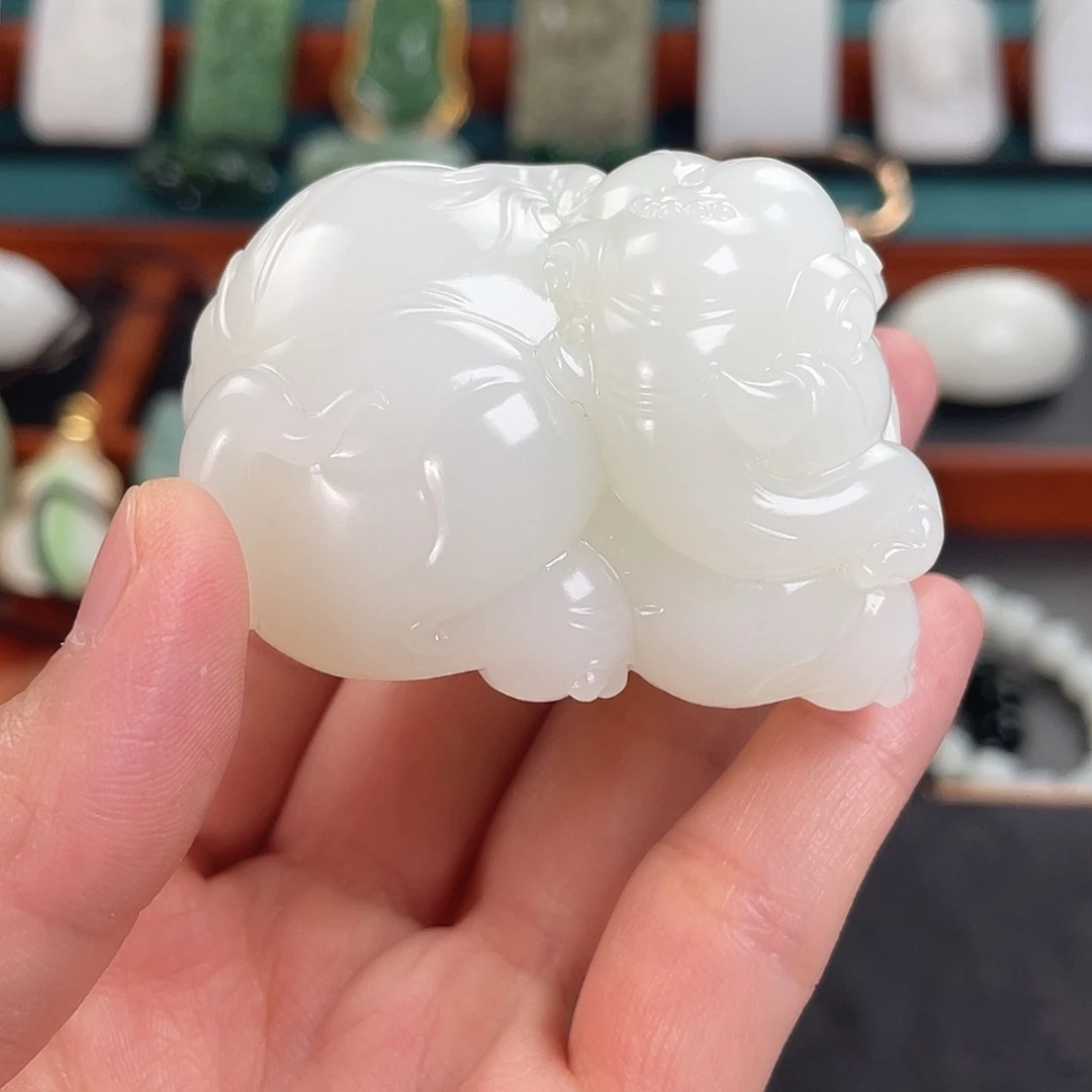 和田玉未镶嵌把件