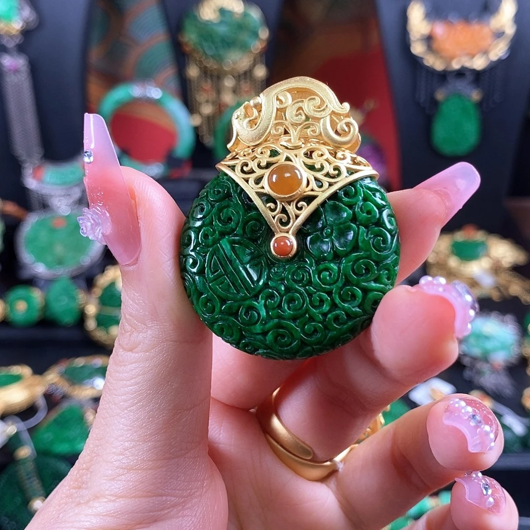 翡翠未镶嵌颈饰吊坠