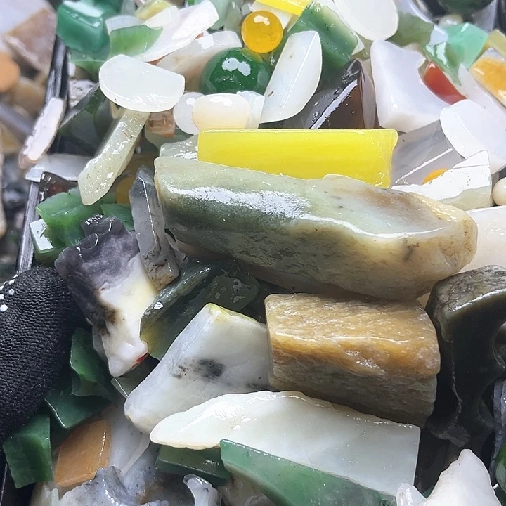 和田玉（糖玉）和田玉边角料9K金镶嵌打**刘