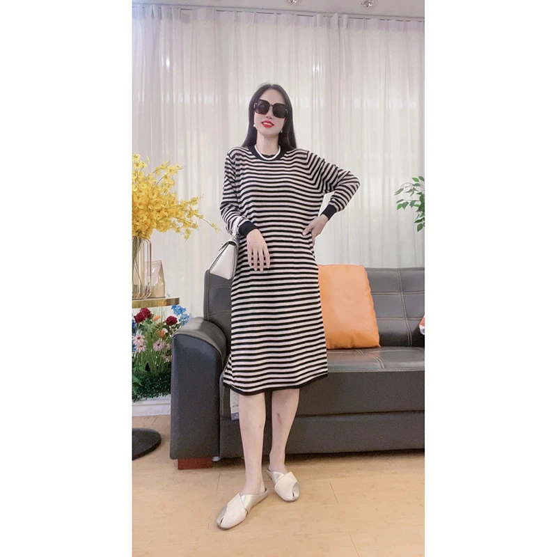 4376 早秋新款圆领条纹大码女装长袖连衣裙