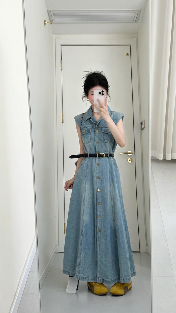 蓝色牛仔连衣裙女2025夏新款法式复古收腰显瘦小飞袖单排扣长裙子