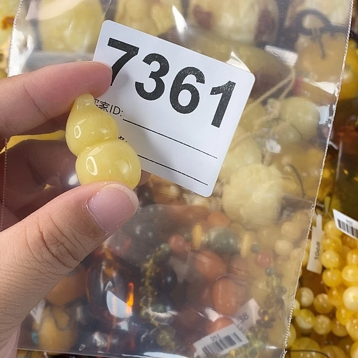 蜜蜡未镶嵌珠宝奇石