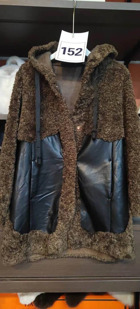 152新款爆设计师女装大衣短款短外套常规百搭女女士冬季时尚加厚