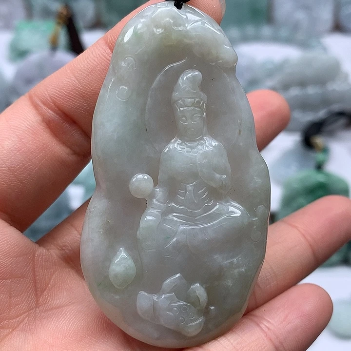 翡翠未镶嵌颈饰自在观音福利