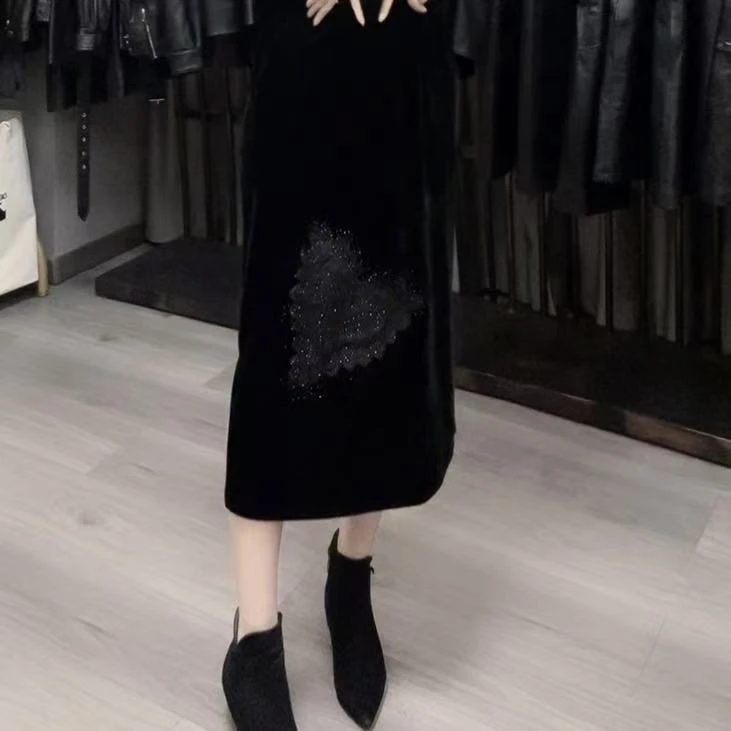 【峰姐女装】爱心刺绣侧开气丝绒半身裙8610【WQ】