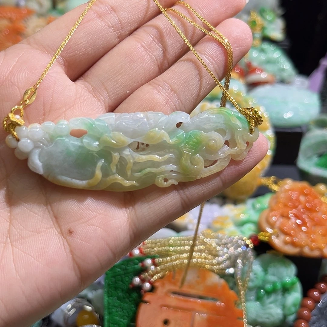 翡翠未镶嵌颈饰待编织