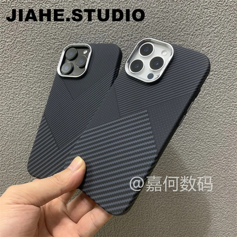 几何三角形碳纤维纹理PC材质适用iPhone16proMax手机壳磁吸苹果15
