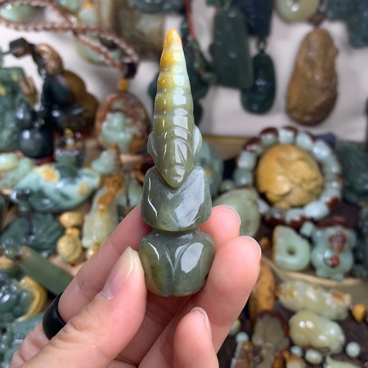 岫岩河磨玉（透闪石质玉）吊坠未镶嵌