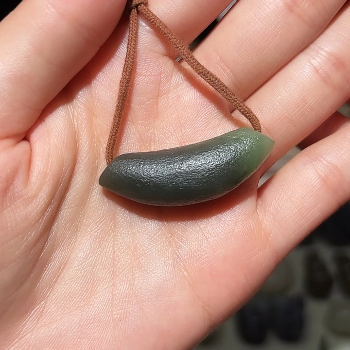 和田玉未镶嵌颈饰买断不退不换