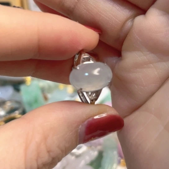 翡翠未镶嵌颈饰白冰介指