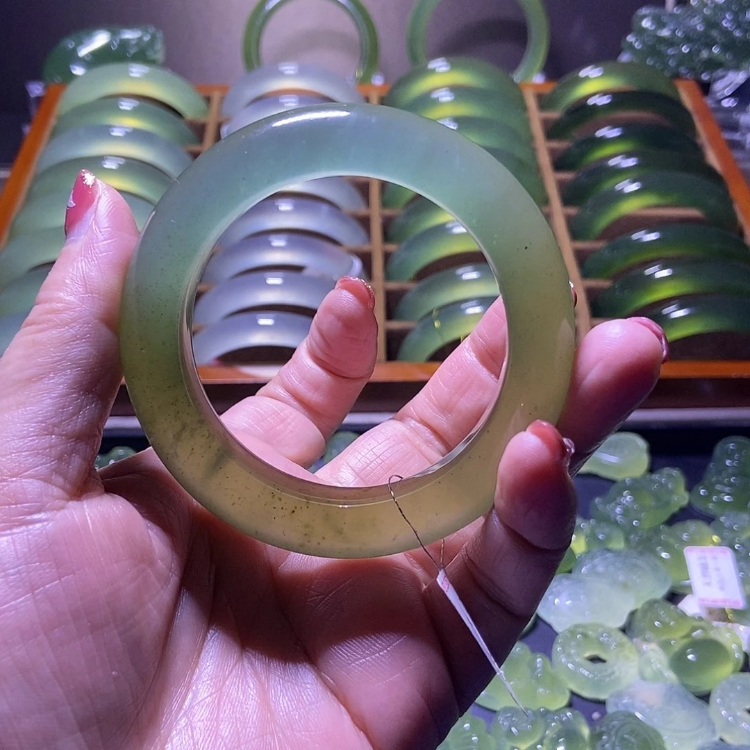 蛇纹石玉玉镯未镶嵌