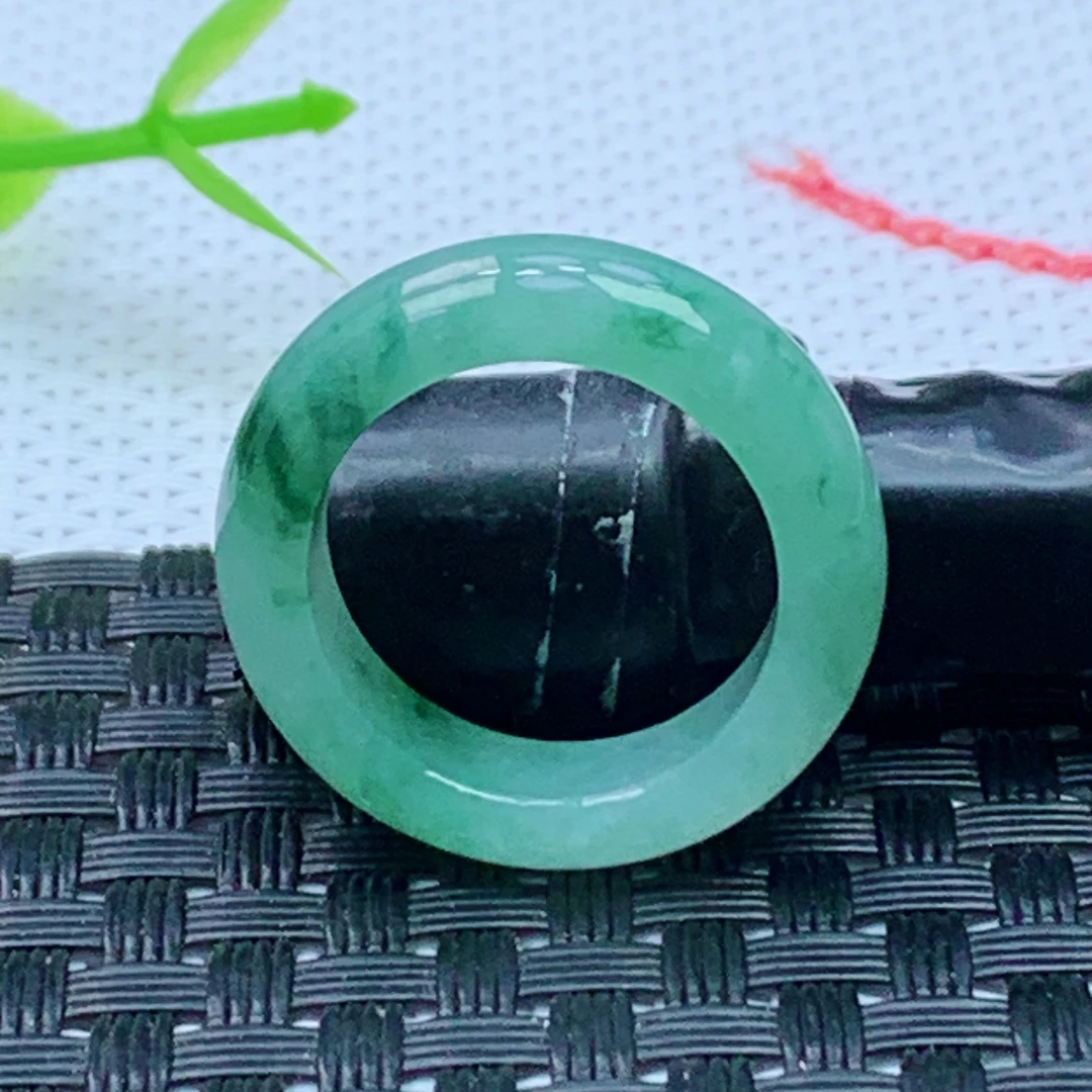 缅甸天然A货翡翠  飘绿花素面玉戒圈戒指 内径 17mm 编号1702