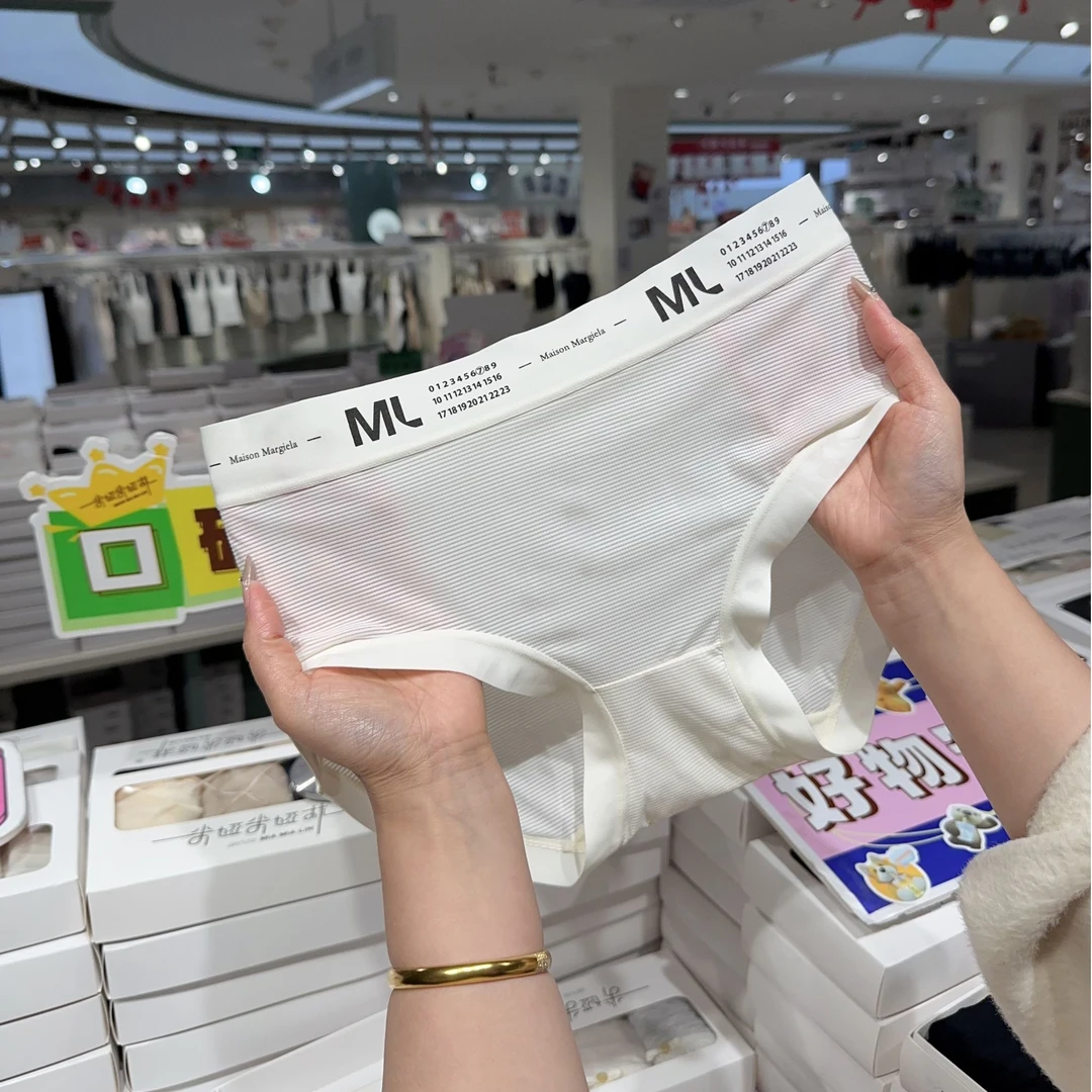 【三条装】96513运动魅力 女士中腰无痕运动舒适透气性感超薄内裤