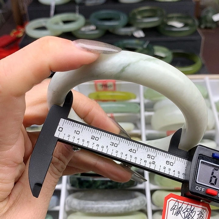 蛇纹石玉手镯未镶嵌760