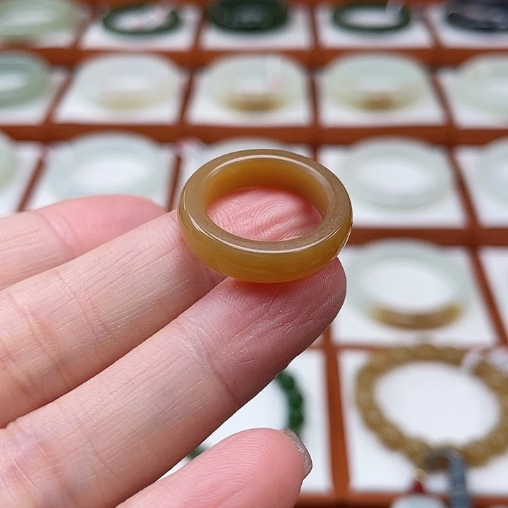 和田玉未镶嵌戒圈