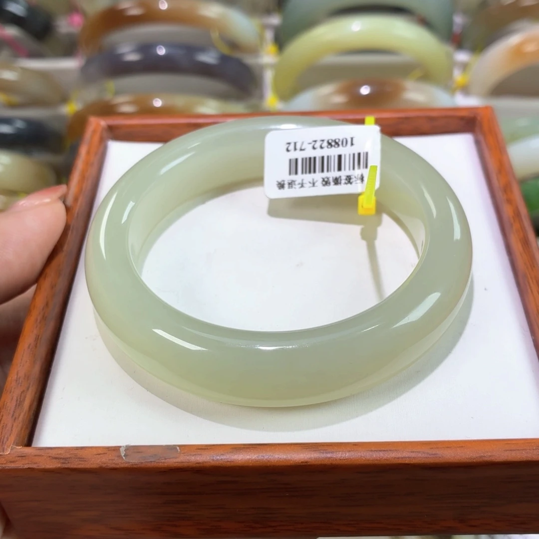 和田玉手镯未镶嵌56