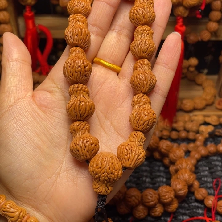 木质类龙纹桃枭挂件