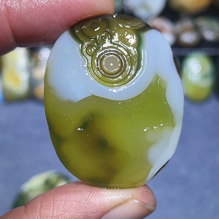 玛瑙/玉髓未镶嵌珠宝奇石