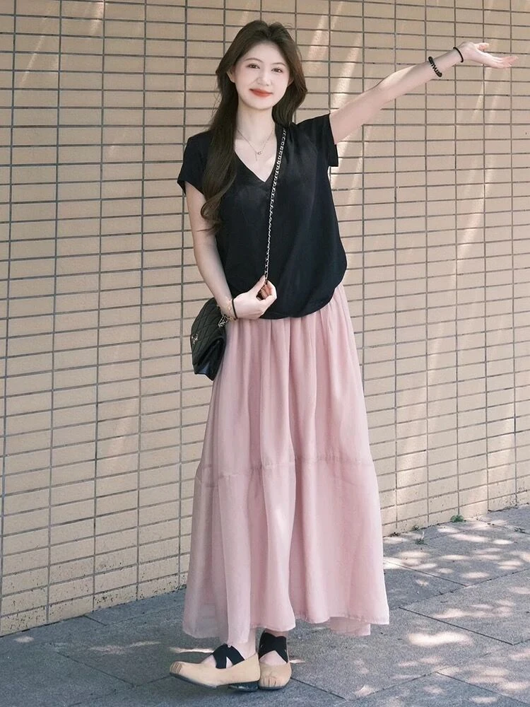 夏季2025新款黑色V领短袖T恤女温柔风气质修身显瘦上衣百搭半身裙