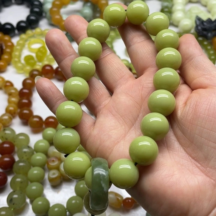 蛇纹石玉手持未镶嵌