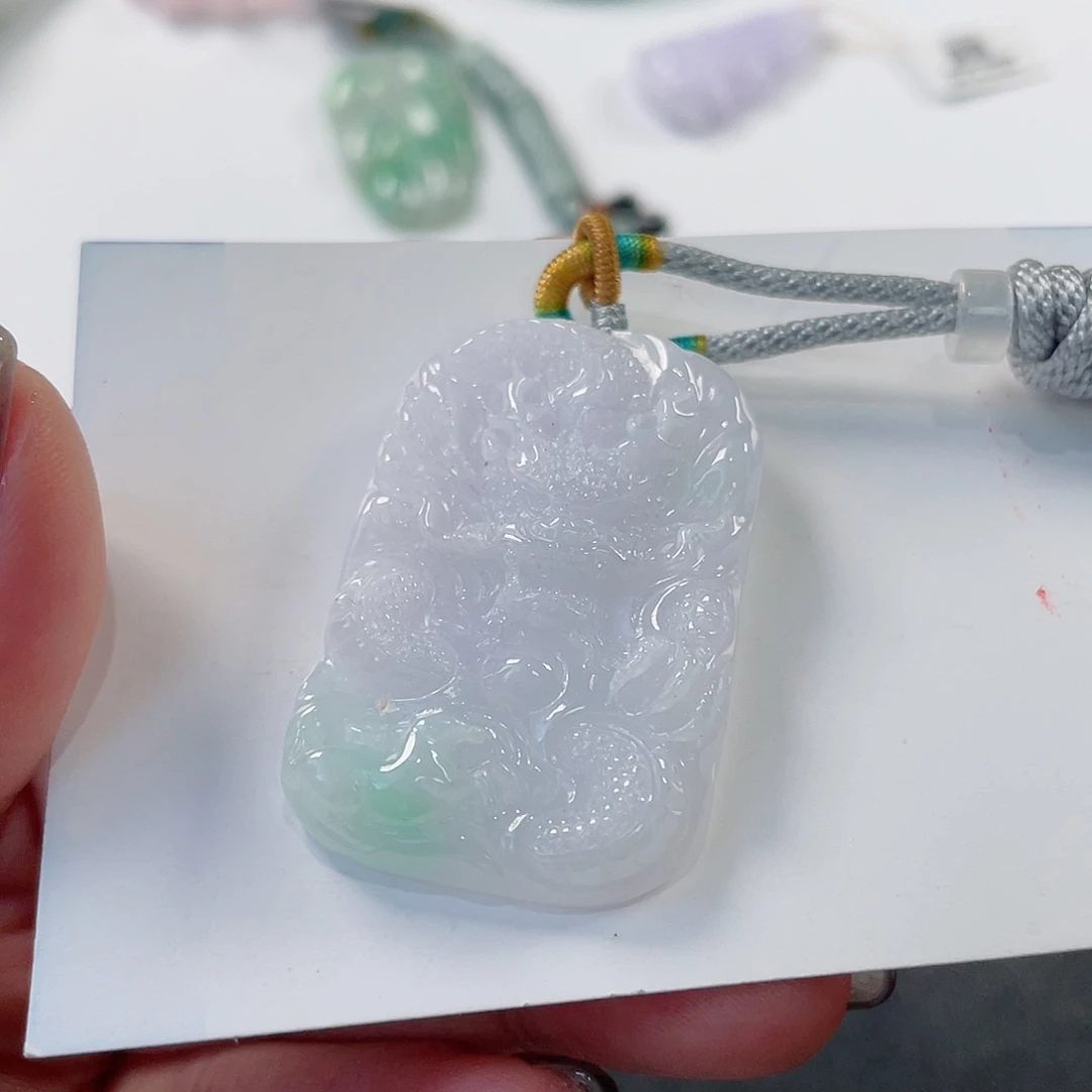 翡翠未镶嵌颈饰龙牌