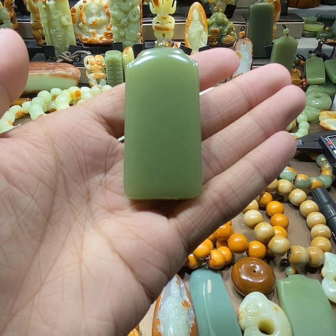 斑***视透闪石质玉未镶嵌手串