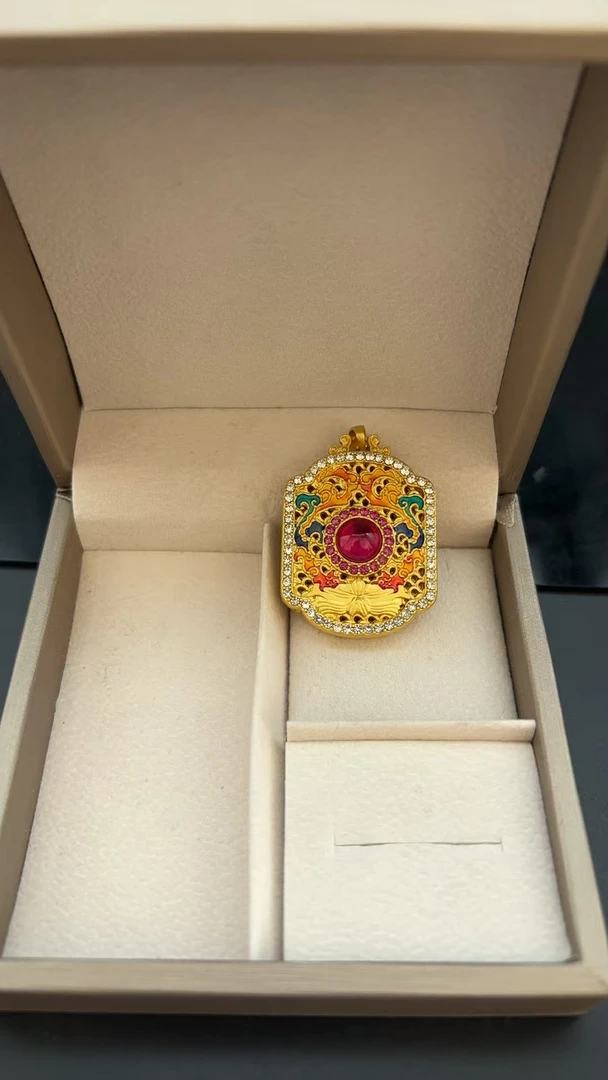 吊坠 高雅华贵 灿若星河 雍容华贵 色彩缤纷 精美绝伦