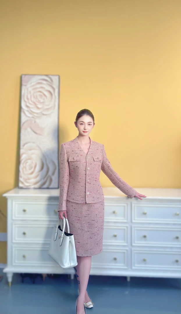 剀剀莉（乌梅子酱）秋季琥珀鎏光粉上新V领粉色显白气质小香风套装