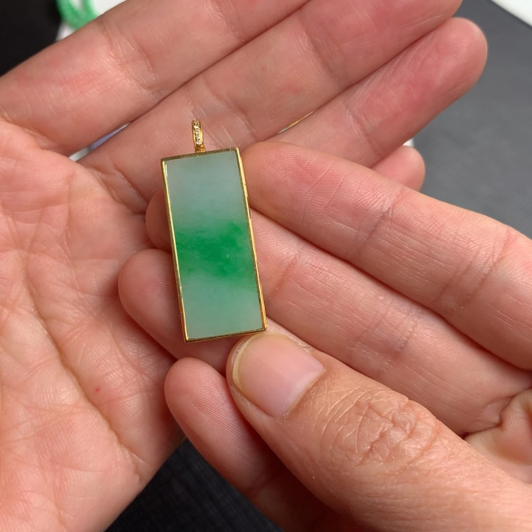 颈饰18K金镶嵌翡翠翡翠