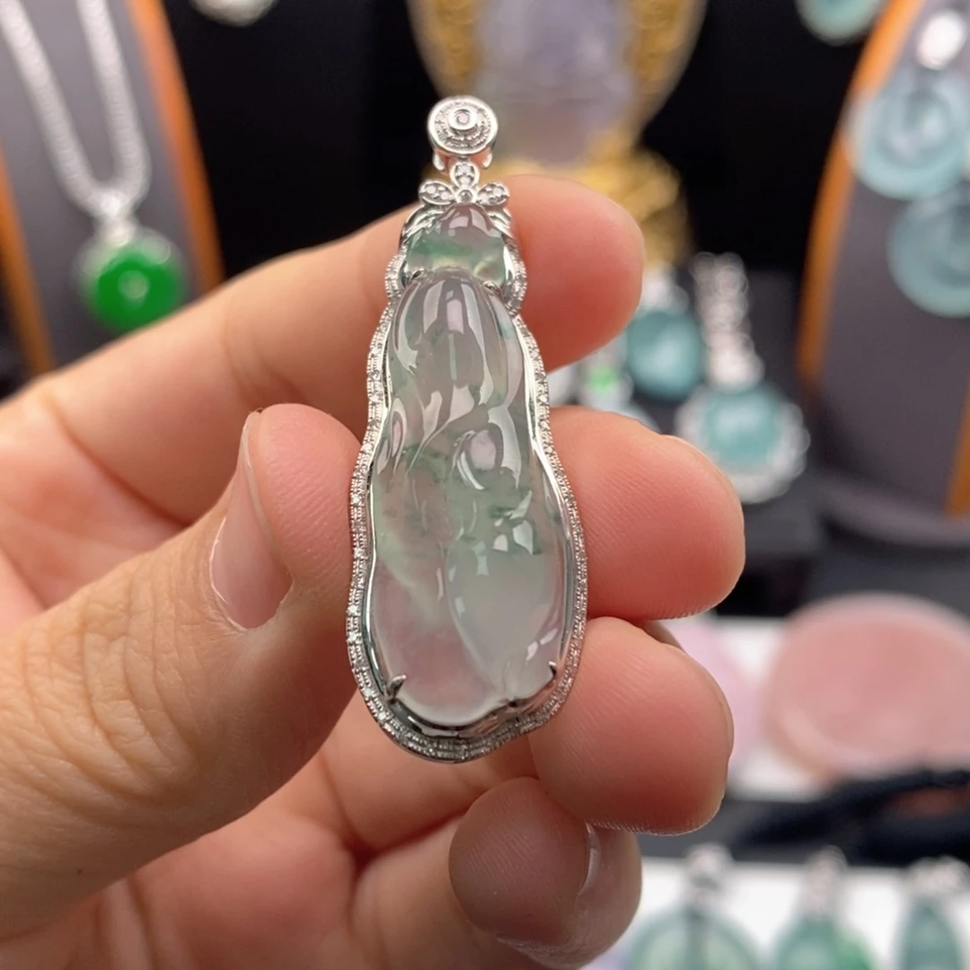 翡翠18K金镶嵌颈饰白菜