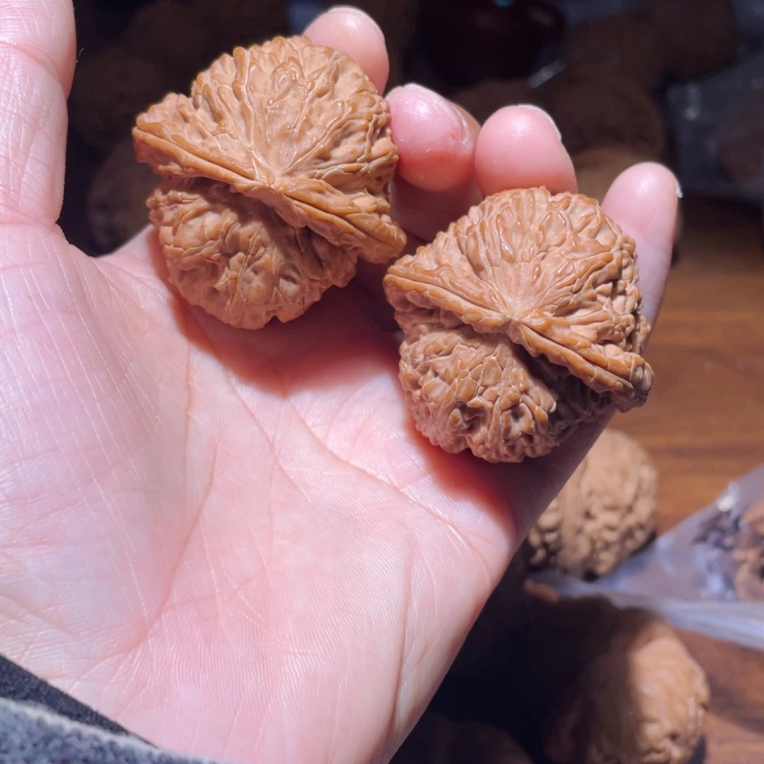 吊坠桃核冰41尺三角白