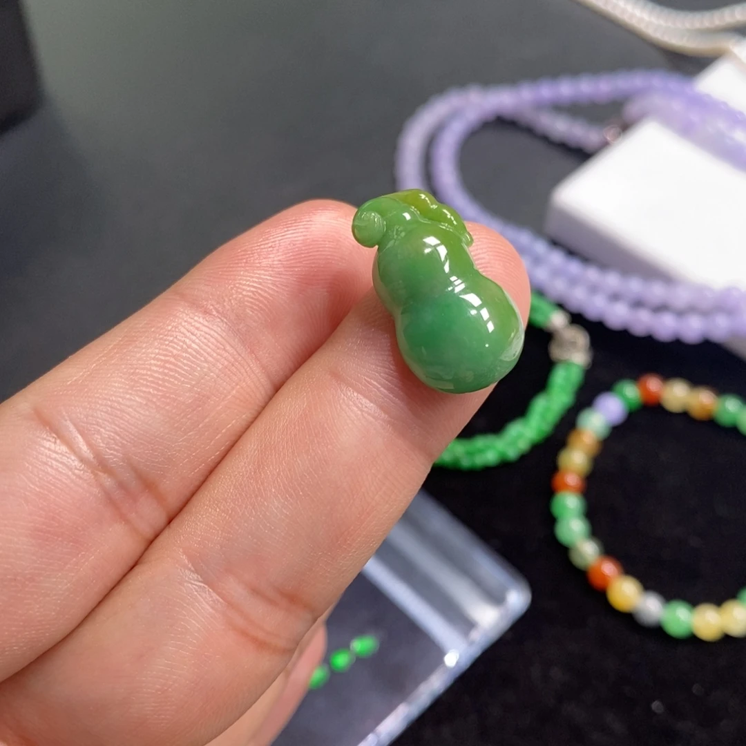 翡翠裸石黄加绿葫芦