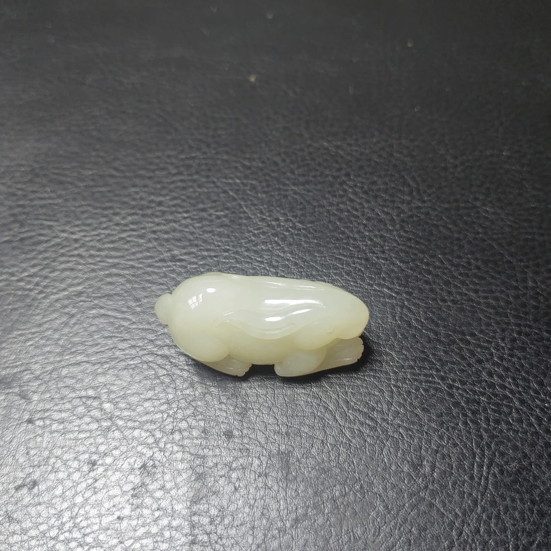 和田玉，玉兔挂件，玉质细腻。